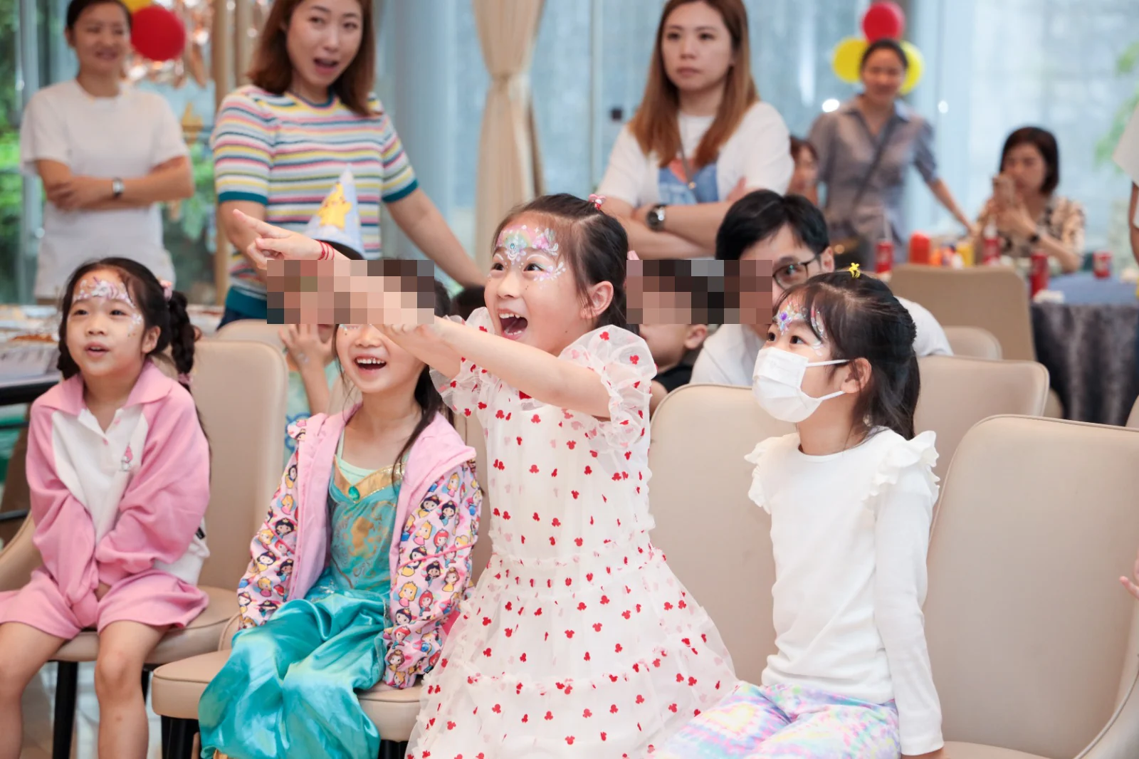 Children reacting during a Magical Guy party show